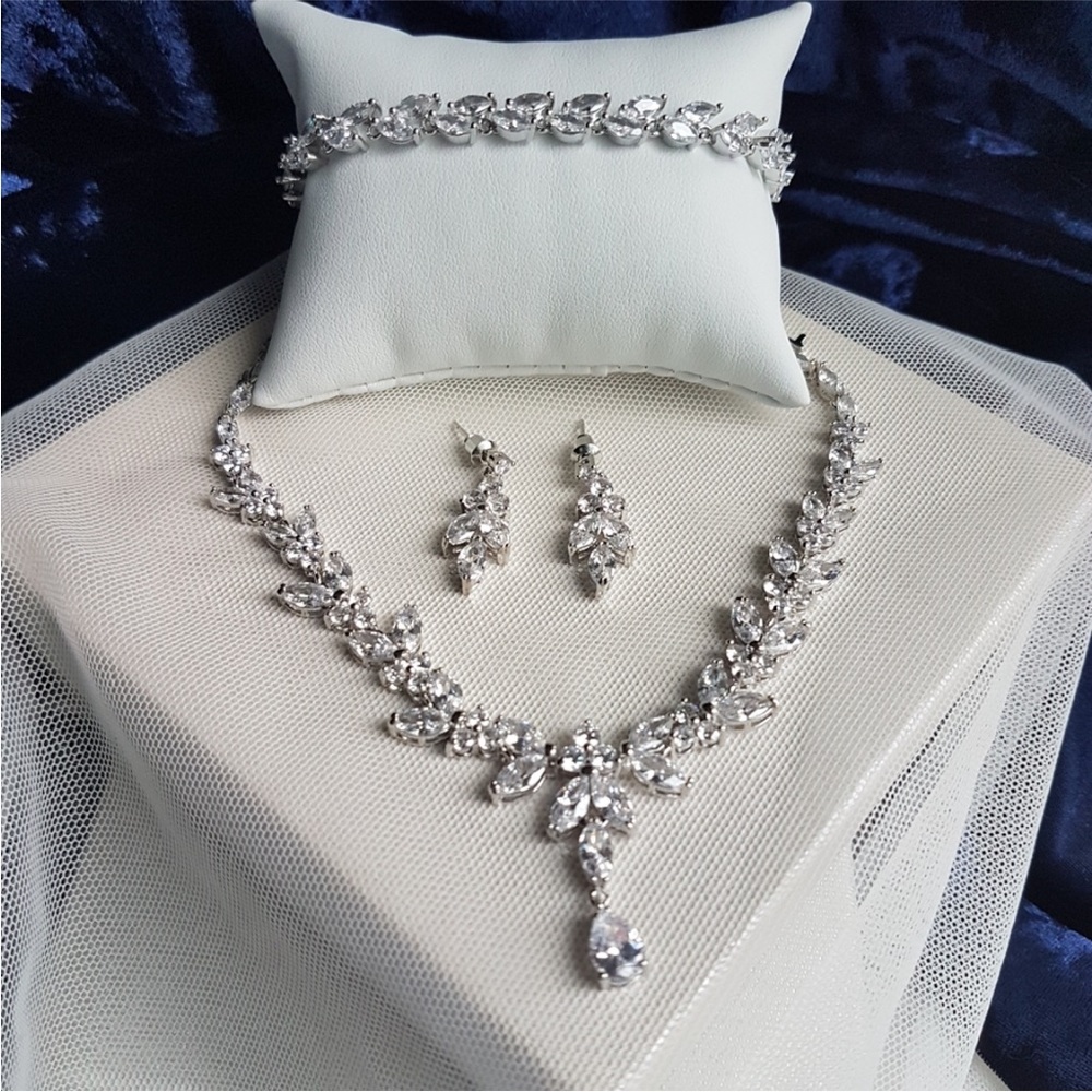 Swarovski Silver Crystal Drop Earrings - Picture 6 of 9